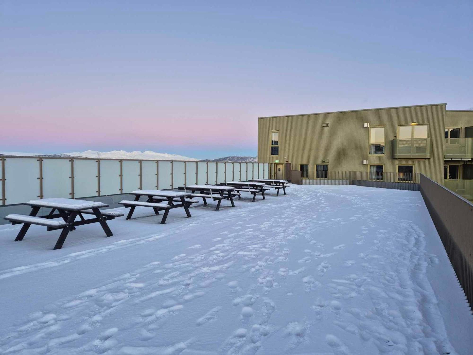 Modern With 2 Bedrooms Apartment *