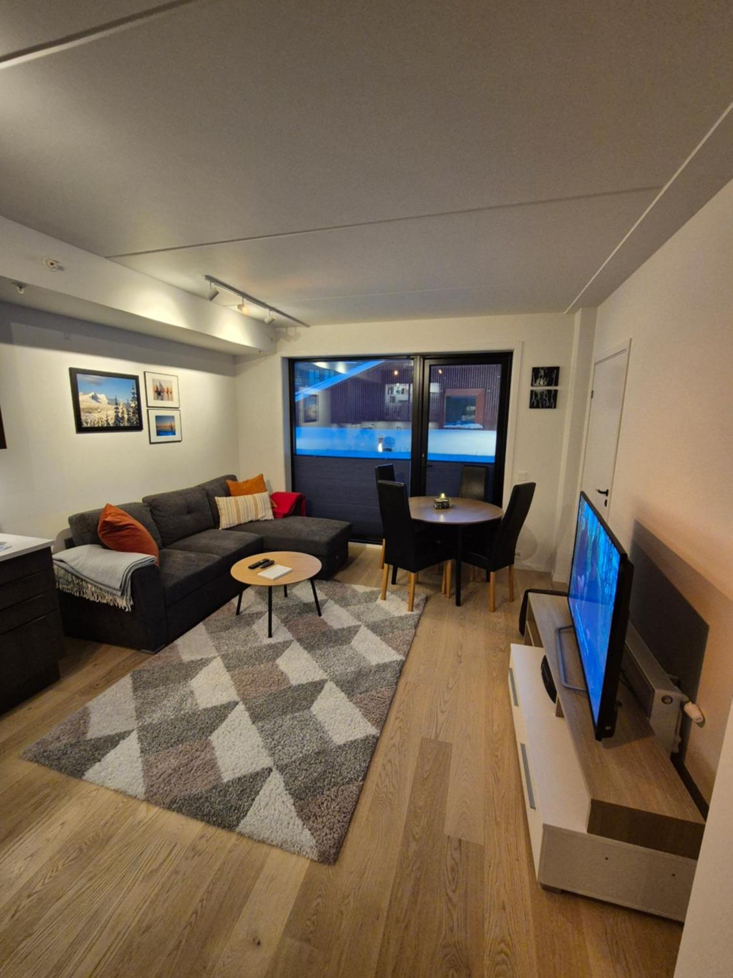 Modern With 2 Bedrooms Apartment